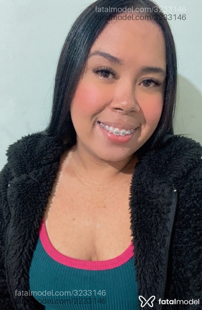 Acompanhante mulher morena (o) de olhos pretos - Taine