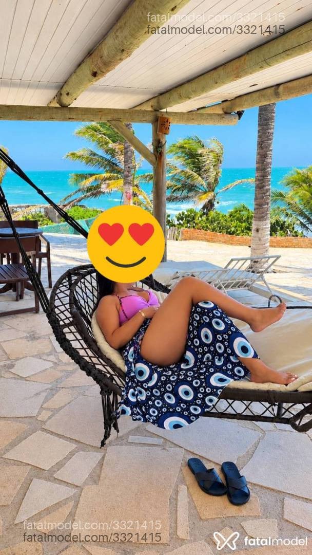 Acompanhante mulher com cabelo castanho de olhos castanhos - Bia