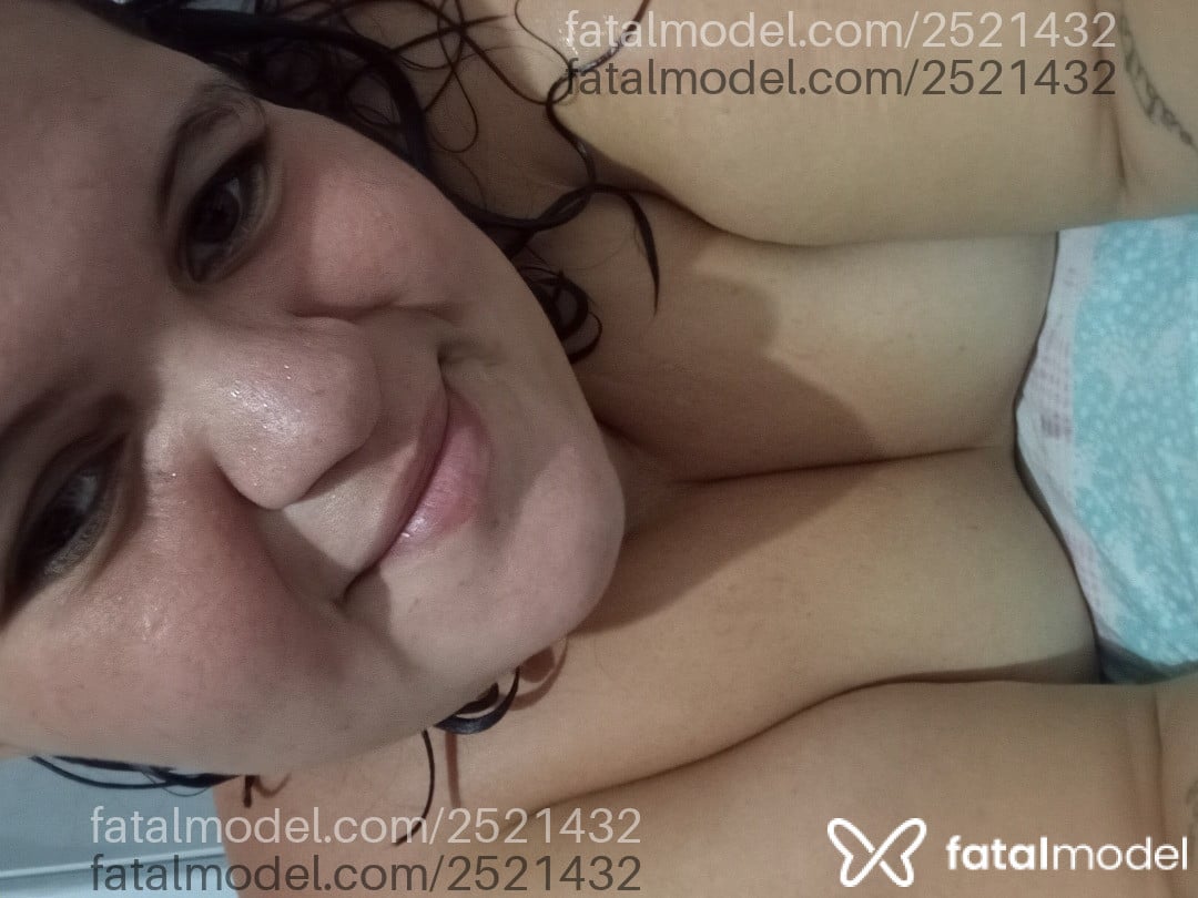 Acompanhante mulher ruiva (o) de olhos mel - Lari