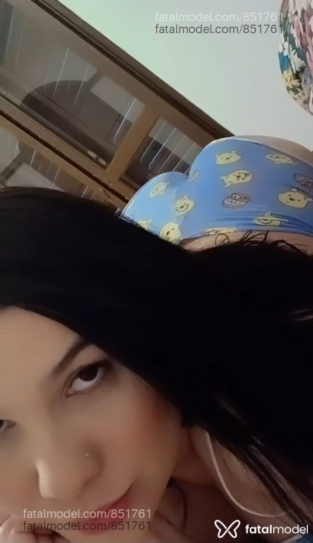 Acompanhante mulher morena (o) de olhos pretos - ROBERTINHA