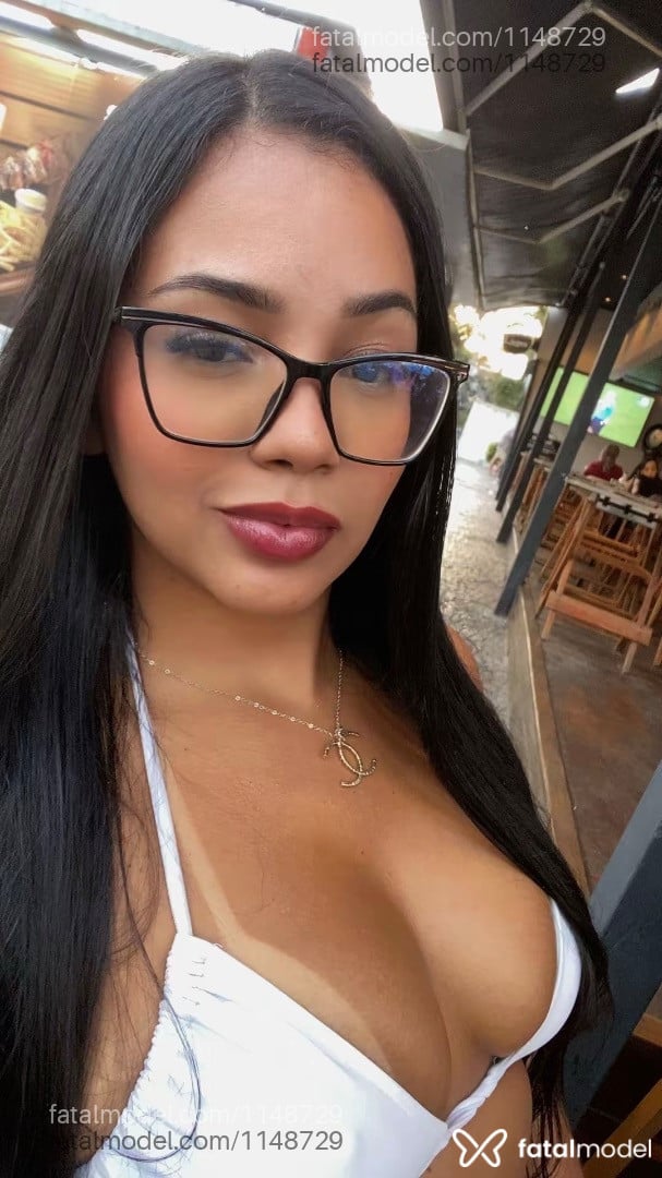 Acompanhante mulher morena (o) de olhos castanhos - Analia