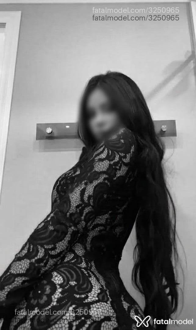 Acompanhante mulher morena (o) de olhos pretos - íris Valença