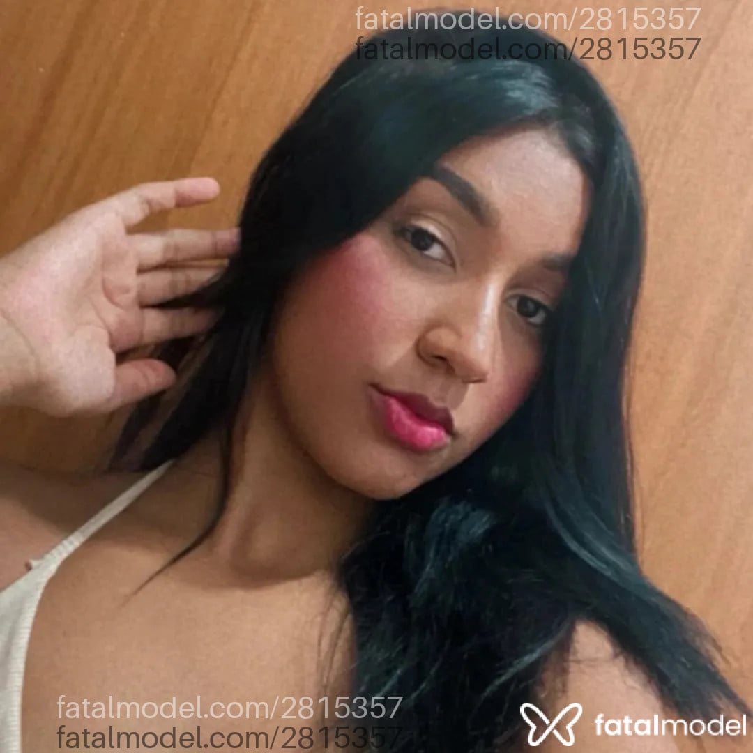 Acompanhante mulher com cabelo castanho de olhos pretos - Camilla