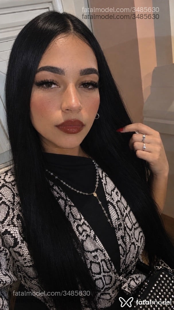 Acompanhante mulher morena (o) de olhos castanhos - Amanda