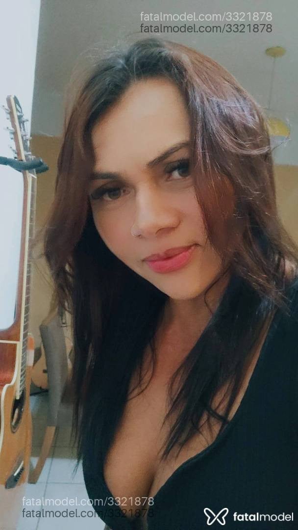 Acompanhante mulher com cabelo castanho de olhos mel - Paula Acompanhante mulher com cabelo castanho de olhos mel - Paula