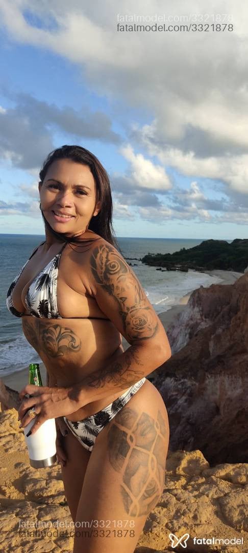 Acompanhante mulher com cabelo castanho de olhos mel - Paula