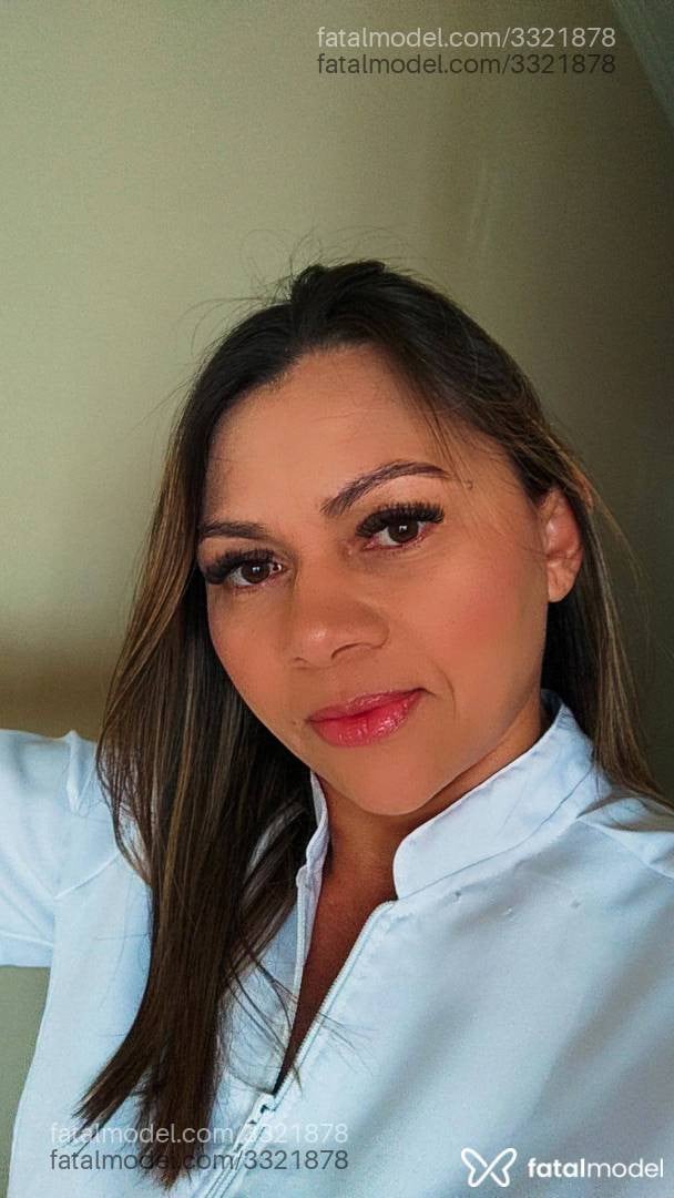 Acompanhante mulher com cabelo castanho de olhos mel - Paula Rocha