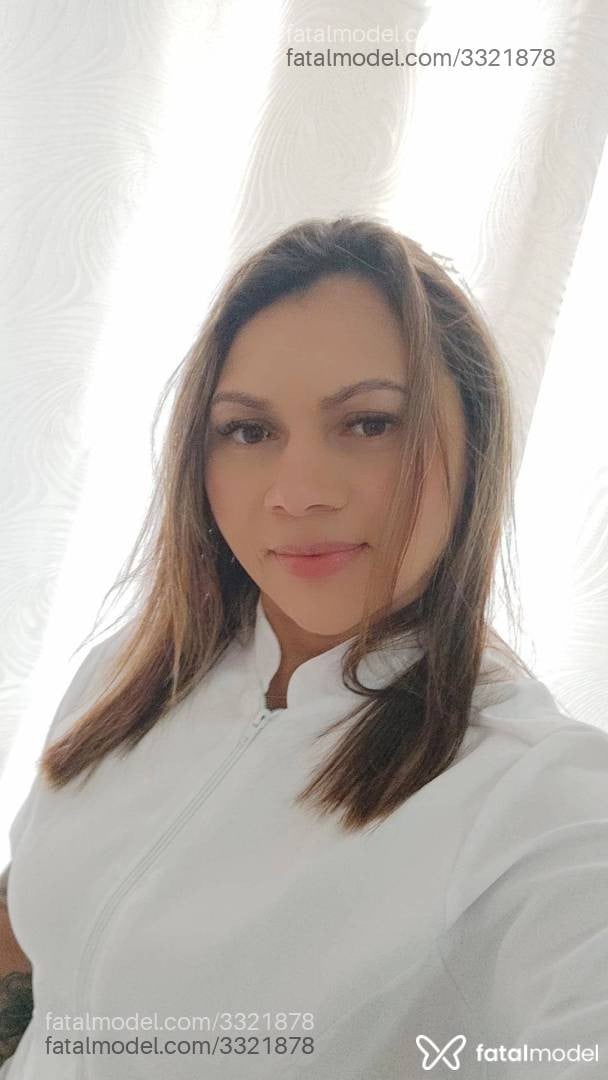 Acompanhante mulher com cabelo castanho de olhos mel - Paula