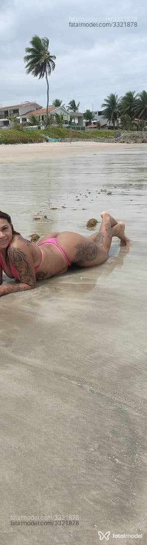 Acompanhante mulher com cabelo castanho de olhos mel - Paula Rocha