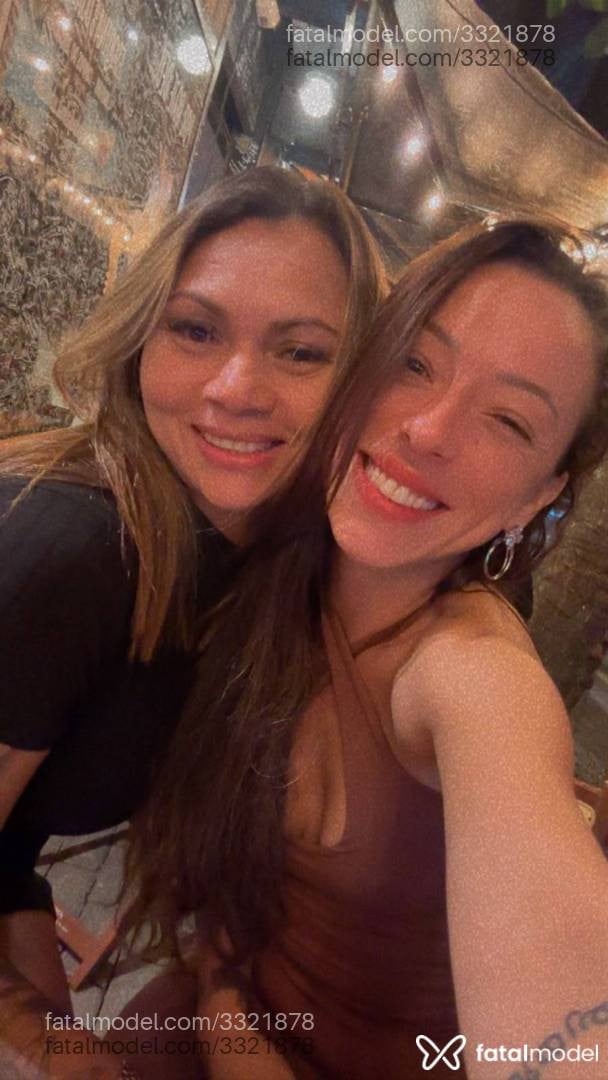 Acompanhante mulher com cabelo castanho de olhos mel - Paula