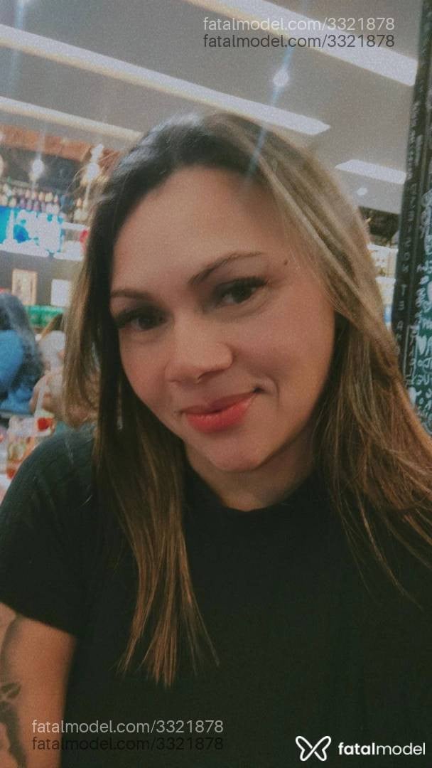 Acompanhante mulher com cabelo castanho de olhos mel - Paula
