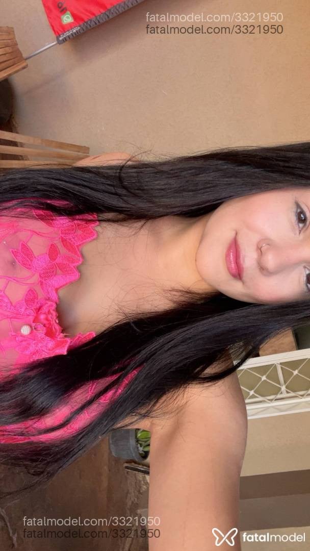 Acompanhante mulher morena (o) de olhos pretos - Thayná Araújo