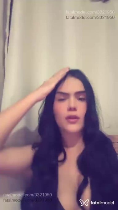 Acompanhante mulher morena (o) de olhos pretos - Thayná Araújo