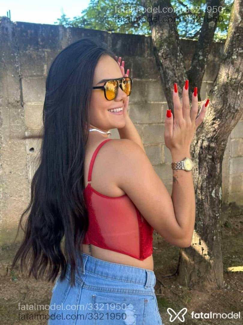 Acompanhante mulher morena (o) de olhos pretos em Divinópolis - Thayná Araújo