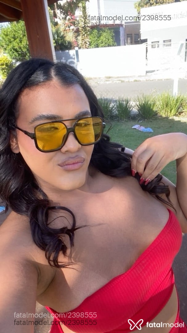 Acompanhante mulher trans morena (o) de olhos castanhos - Thaina