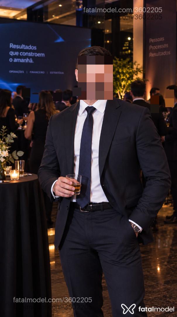 Acompanhante homem morena (o) de olhos castanhos - Caio Montenegro