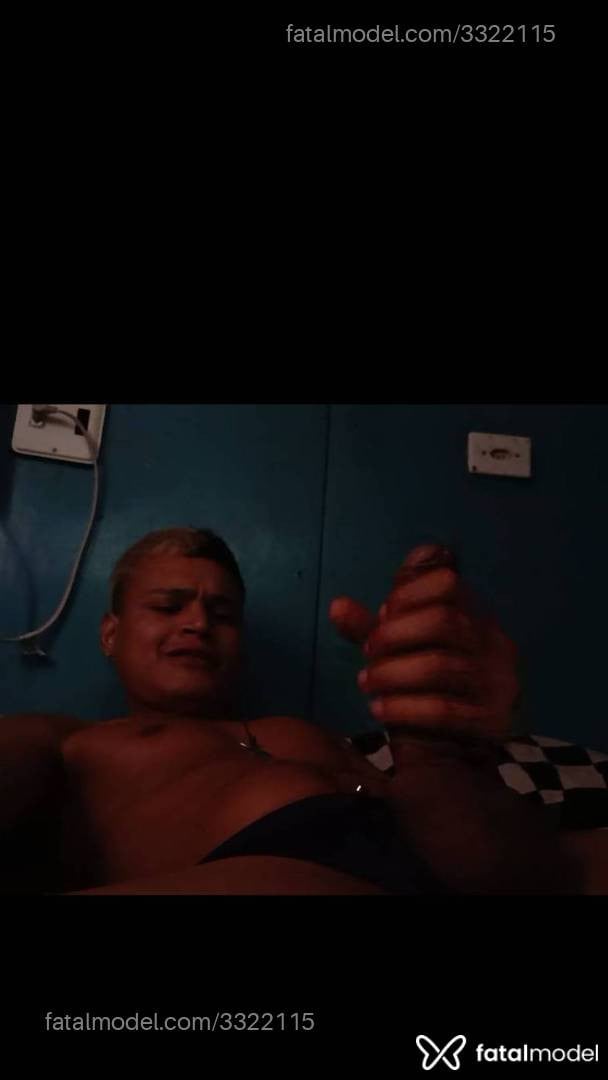 Acompanhante homem com cabelo colorido de olhos castanhos em Manaus - Max