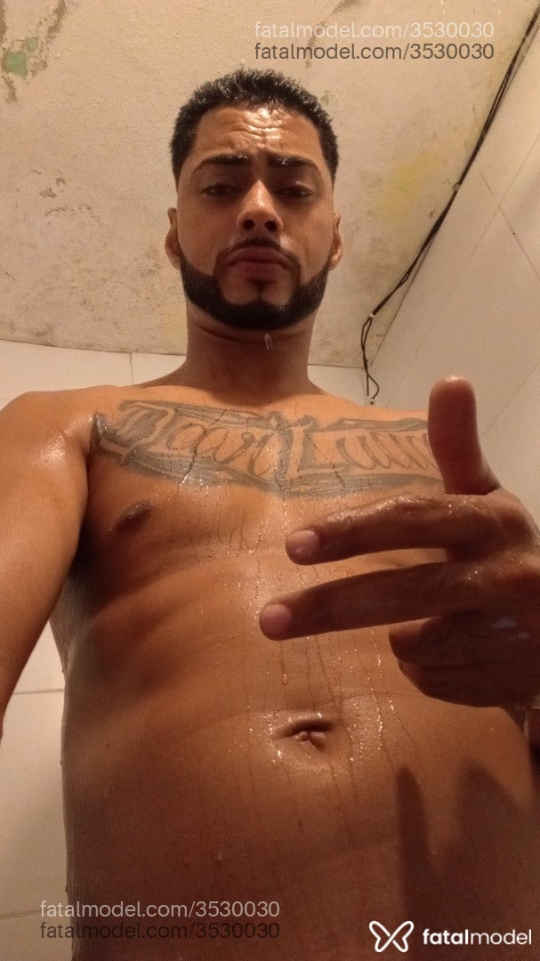 Acompanhante homem com cabelo castanho de olhos castanhos - Morenotatuado