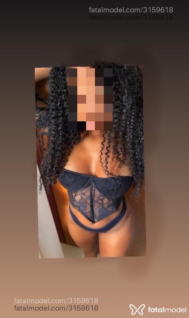 Acompanhante mulher morena (o) de olhos pretos - Mony Carvalho
