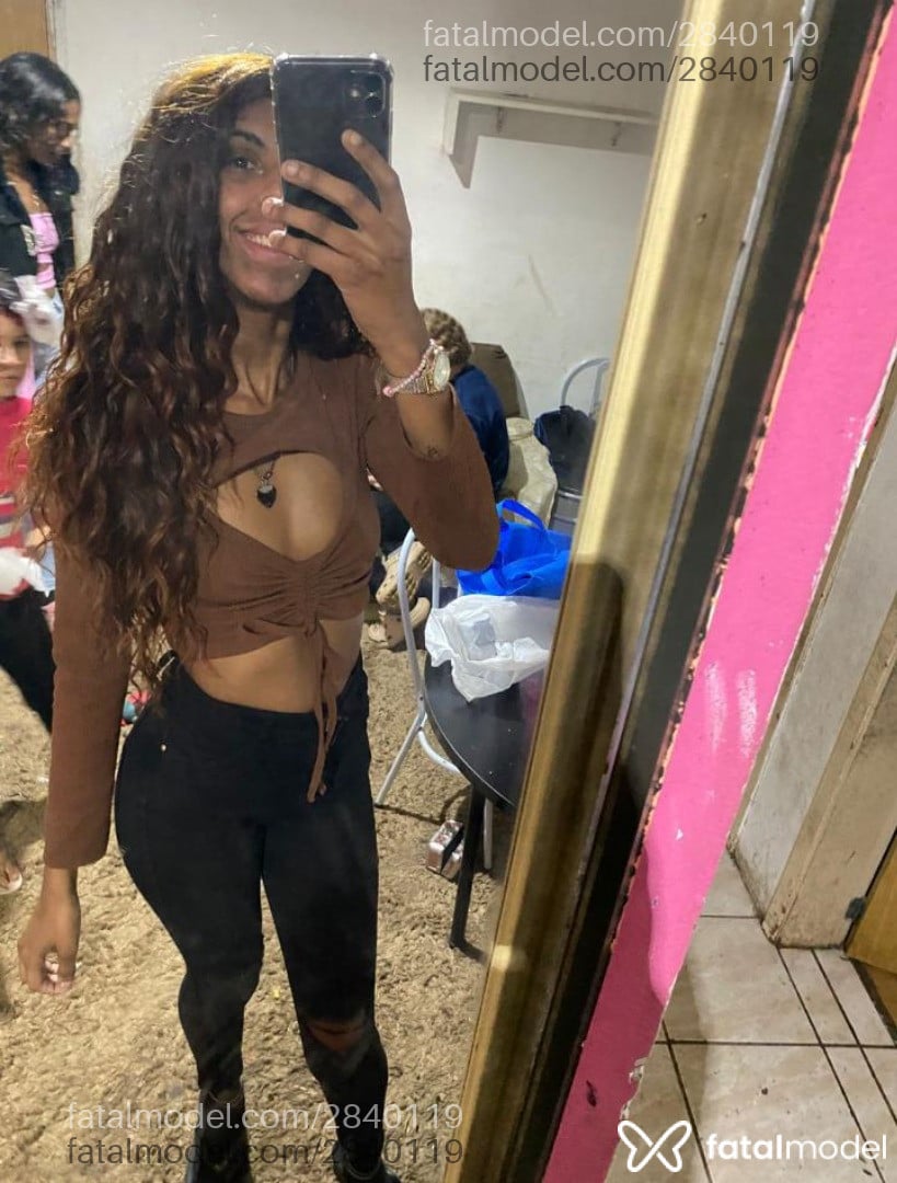 Acompanhante mulher morena (o) de olhos pretos - Lusafadex