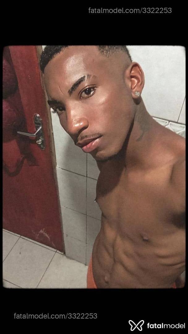 Acompanhante homem morena (o) de olhos pretos - Nicolas