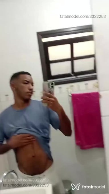 Acompanhante homem morena (o) de olhos pretos - Nicolas Acompanhante homem morena (o) de olhos pretos - Nicolas