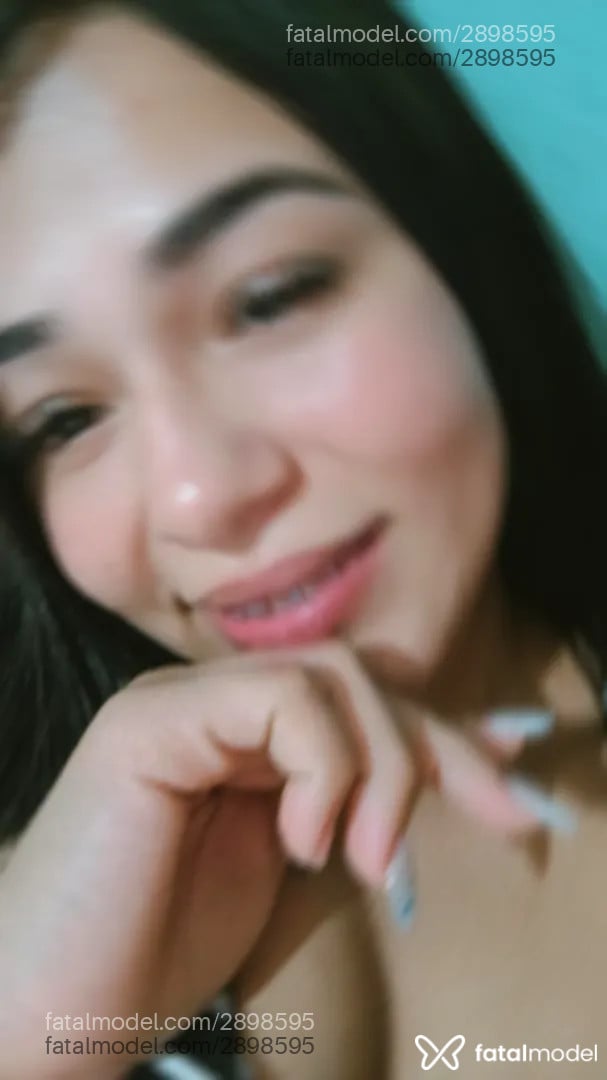 Acompanhante mulher com cabelo castanho de olhos pretos - Bruna Vs