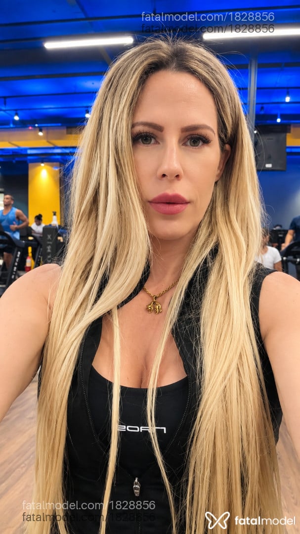 Acompanhante mulher loira (o) de olhos verdes - Jalila