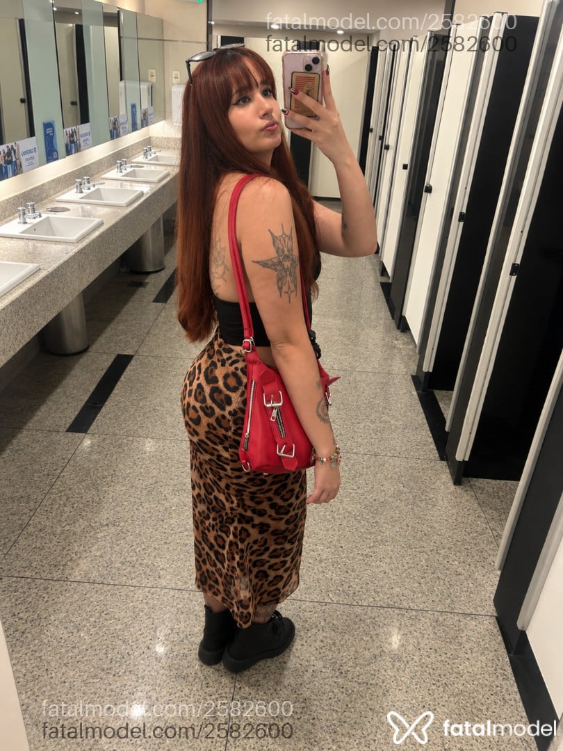 Acompanhante mulher ruiva (o) de olhos mel - Rosée