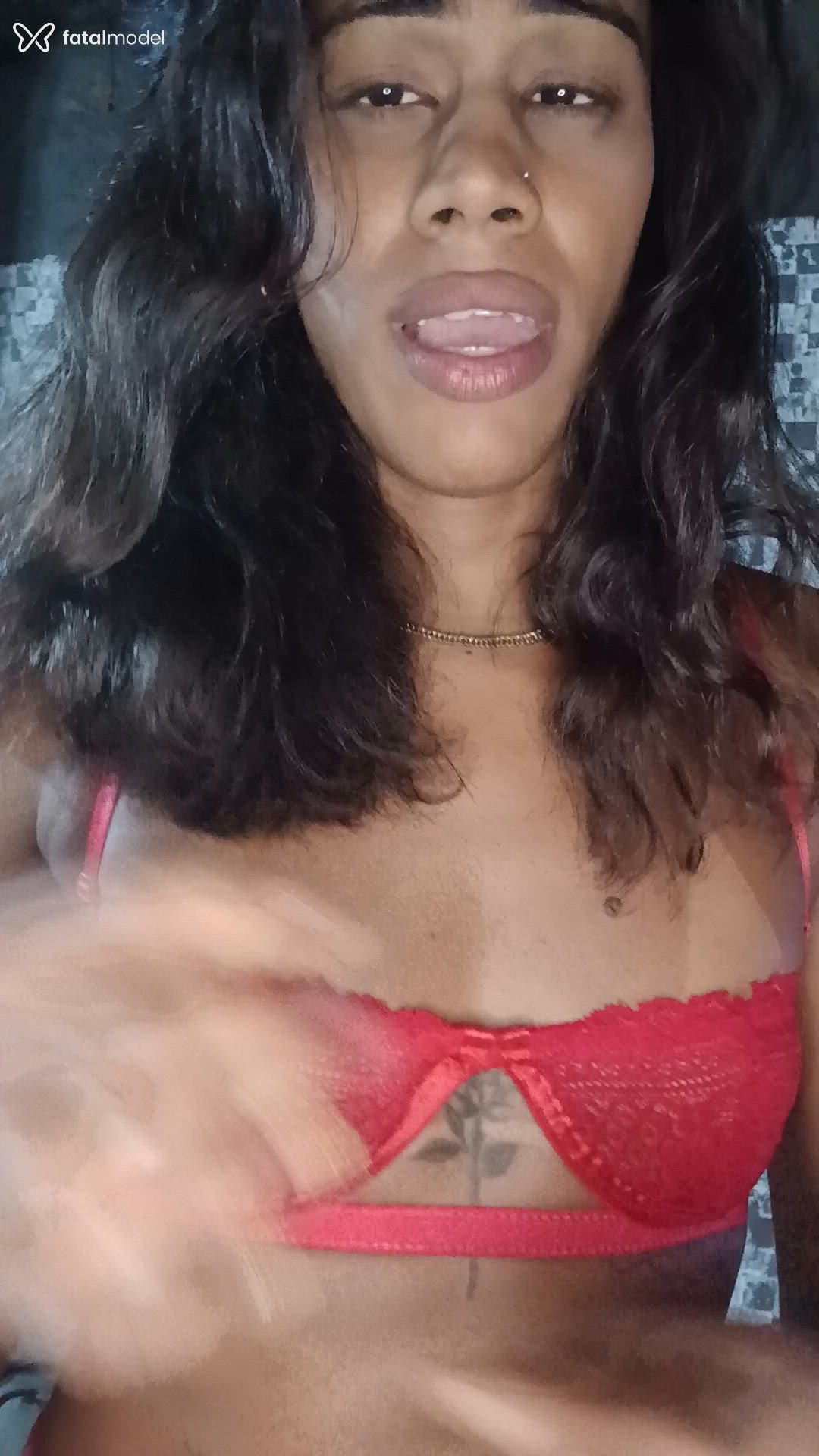 Acompanhante mulher trans com cabelo castanho de olhos castanhos - Dayla Pitanga