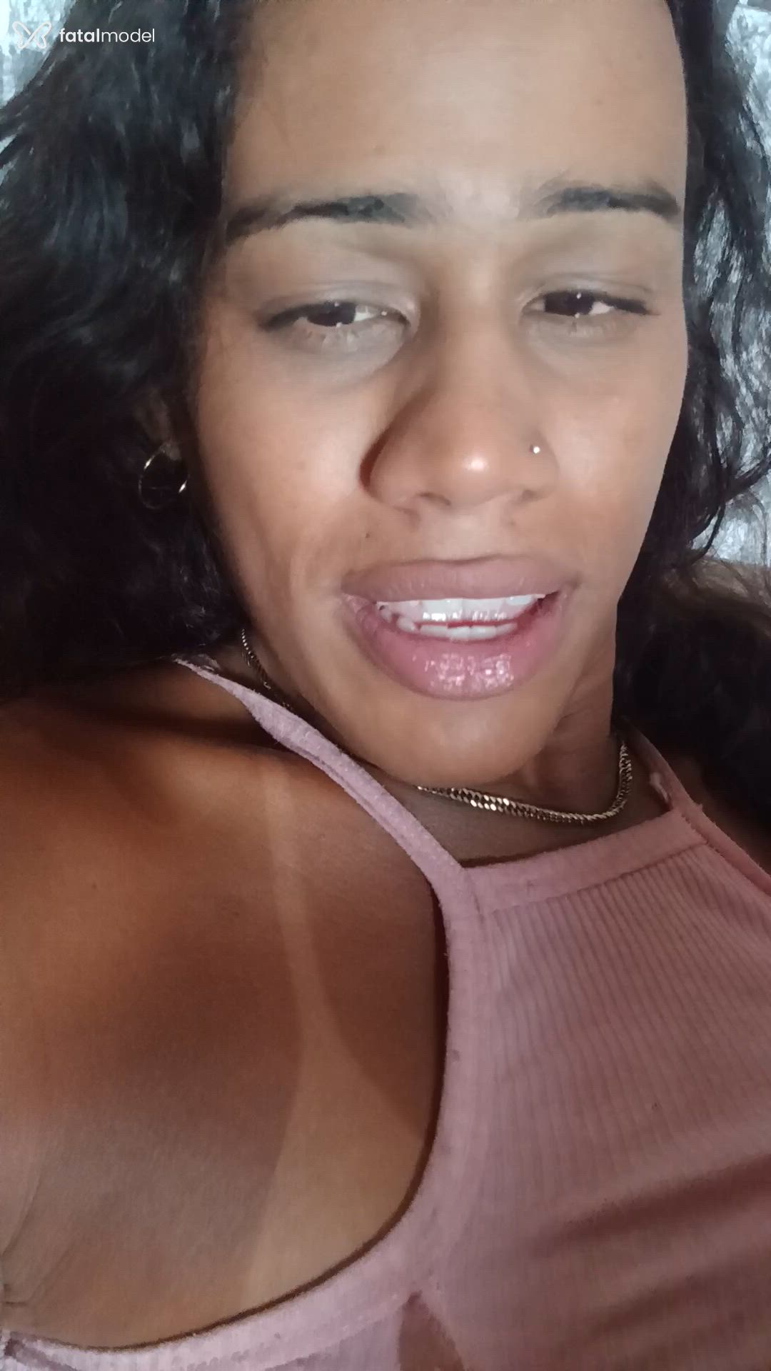 Acompanhante mulher trans com cabelo castanho de olhos castanhos - Dayla Pitanga