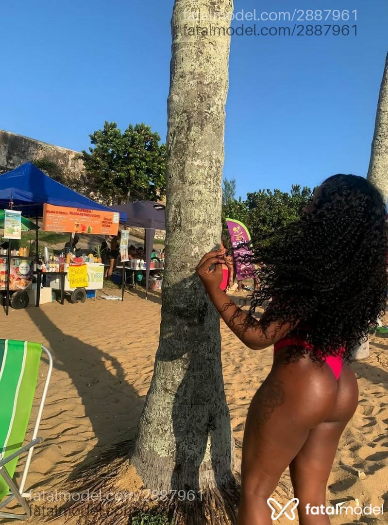 Acompanhante mulher morena (o) de olhos pretos - Bianca