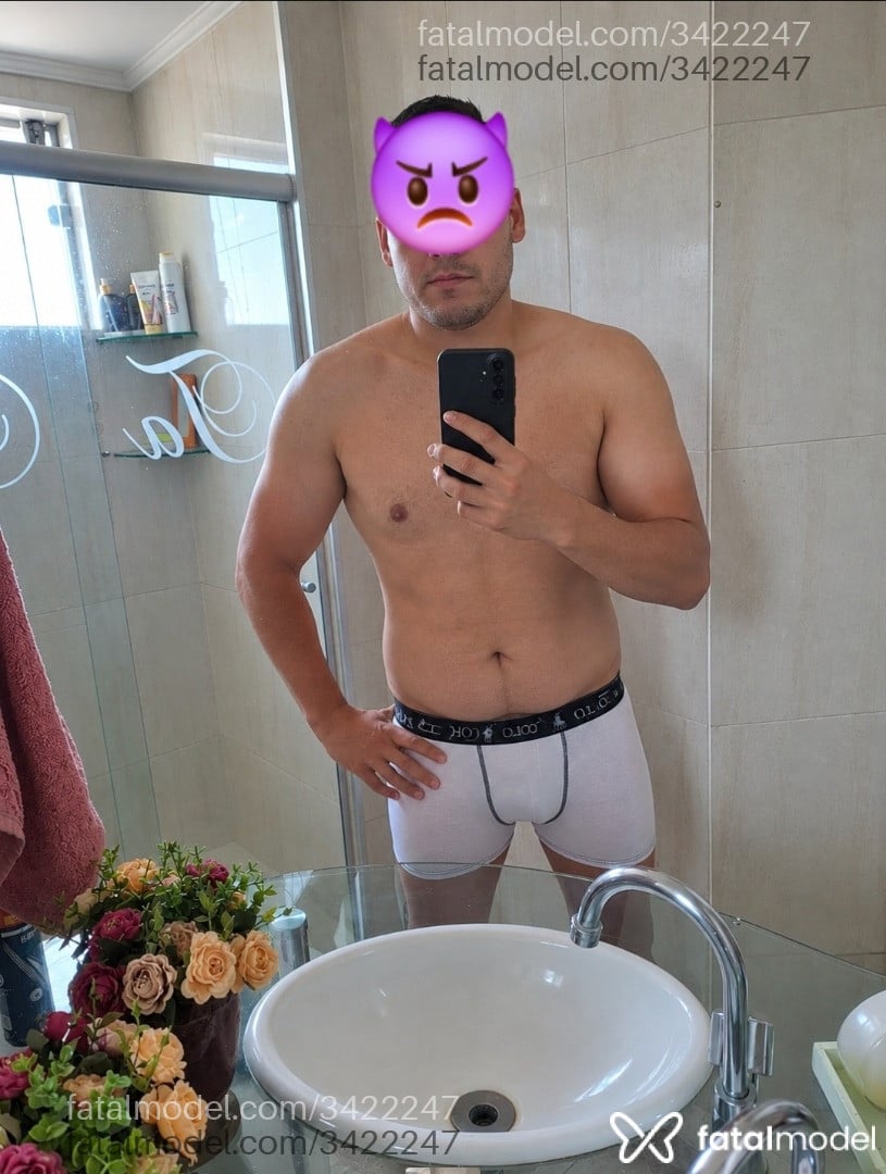 Acompanhante homem com cabelo castanho de olhos castanhos - Ryan Silva