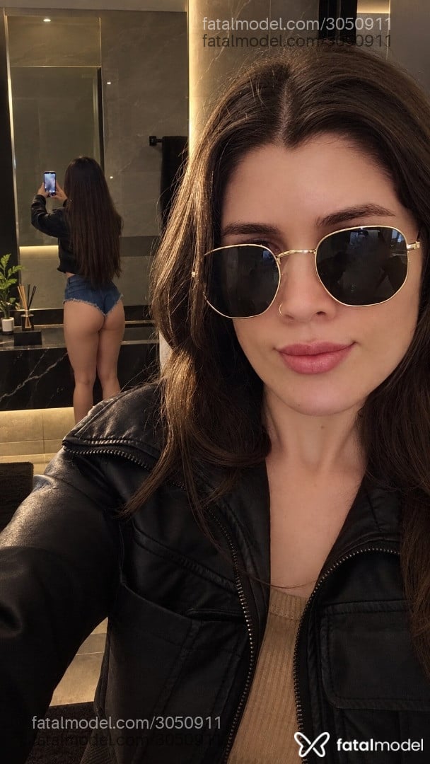 Acompanhante mulher com cabelo castanho de olhos castanhos - Mel Prado Acompanhante mulher com cabelo castanho de olhos castanhos - Mel Prado