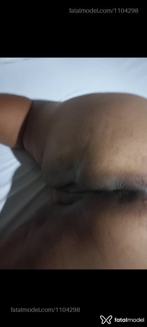 Acompanhante mulher com cabelo grisalho de olhos mel - ângela