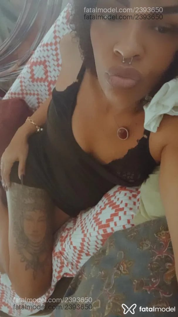 Acompanhante mulher com cabelo castanho de olhos castanhos - Ericasada