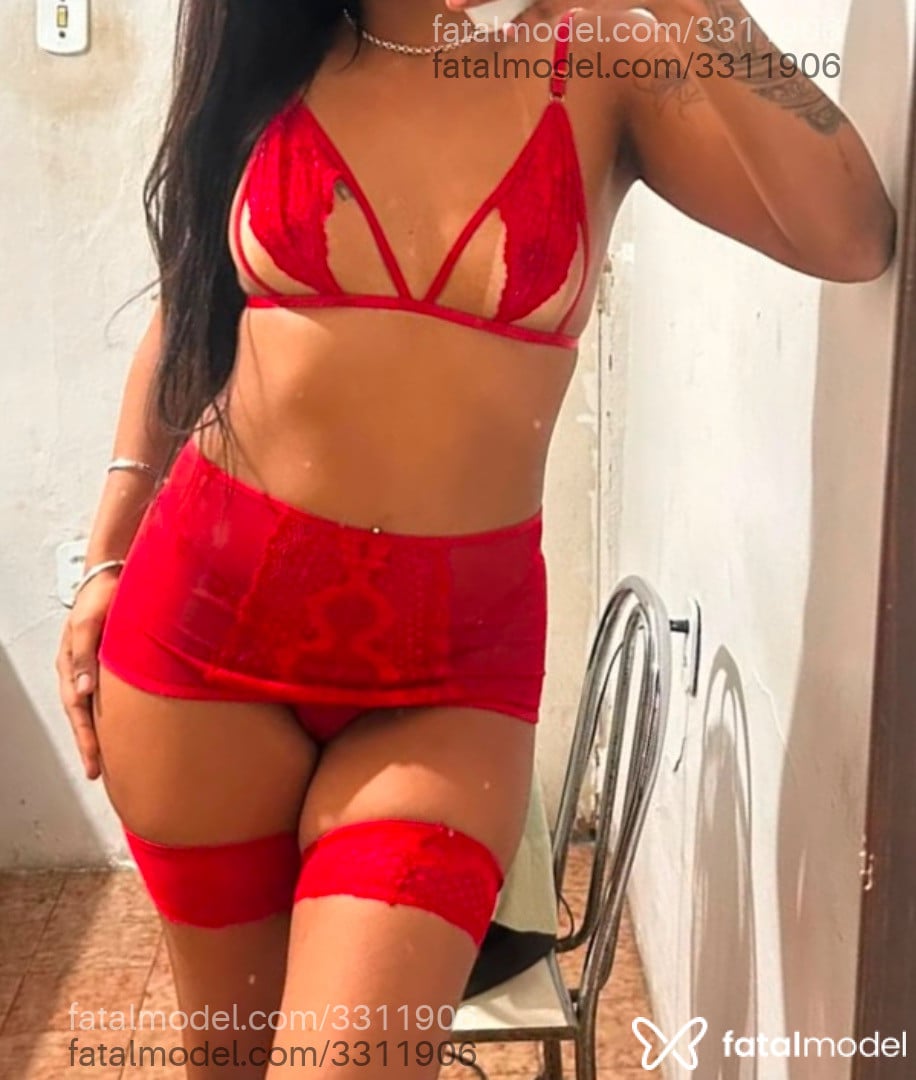 Acompanhante mulher morena (o) de olhos pretos - Júlia Ribeiro