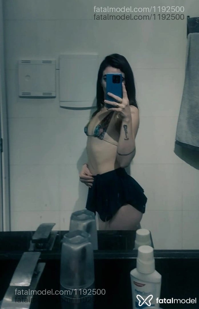 Acompanhante mulher com cabelo castanho de olhos castanhos - Viviane