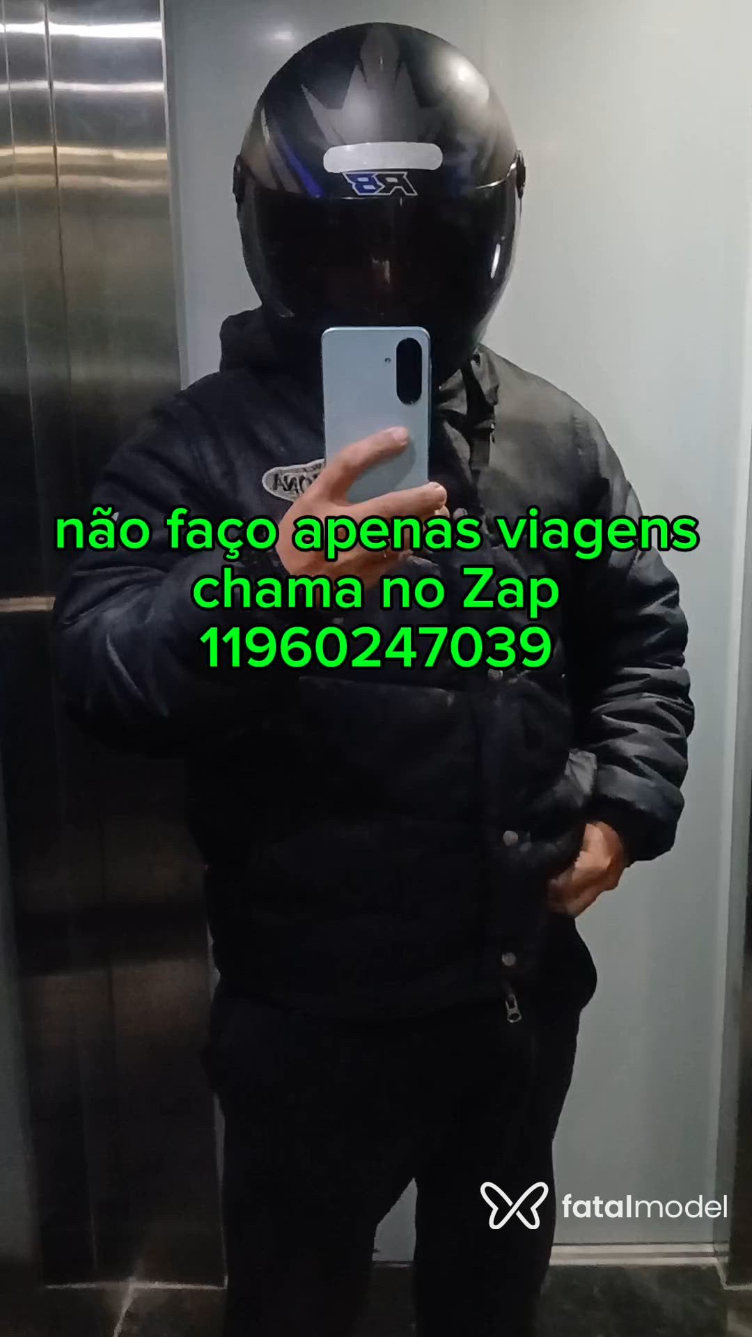 Acompanhante homem com cabelo grisalho de olhos castanhos - Motoboycyborg