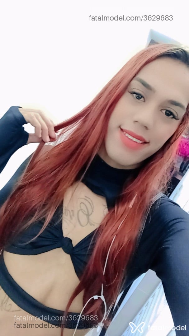 Acompanhante mulher trans ruiva (o) de olhos pretos - Angel
