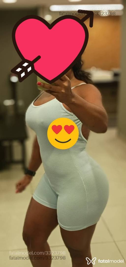 Acompanhante mulher com cabelo castanho de olhos pretos - Rafaela