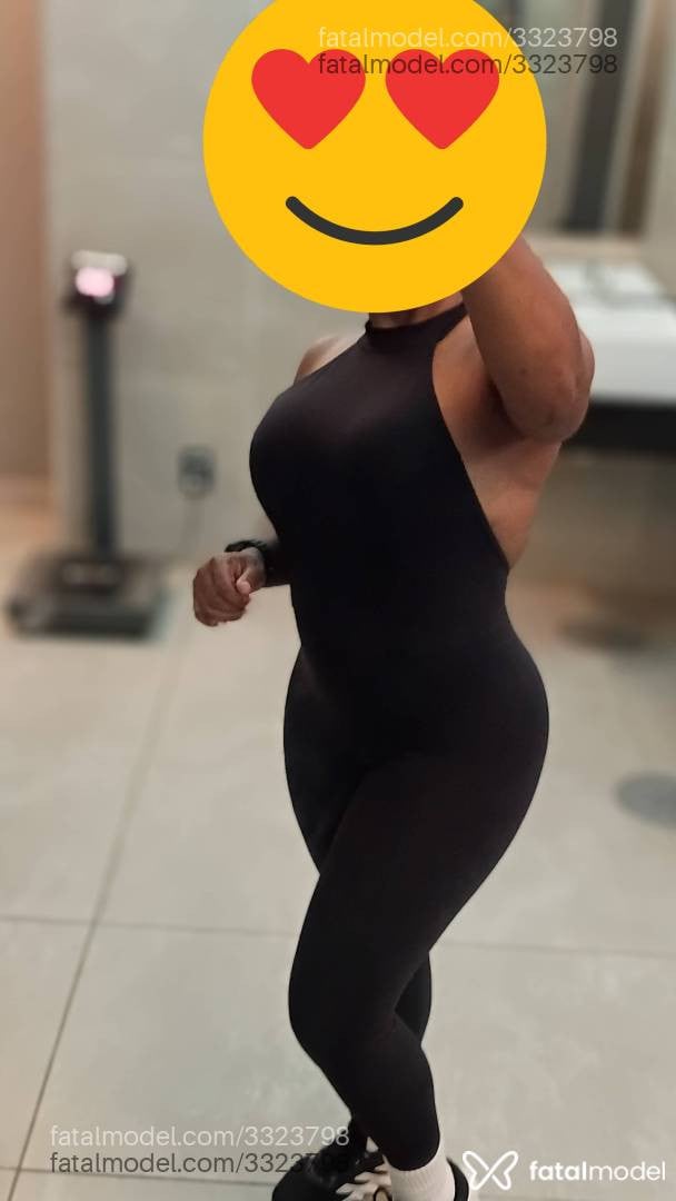 Acompanhante mulher com cabelo castanho de olhos pretos - Rafaela