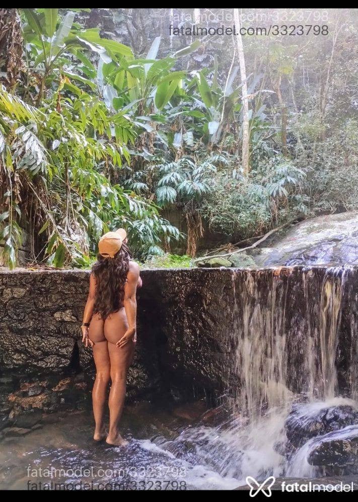 Acompanhante mulher com cabelo castanho de olhos pretos - Rafaela