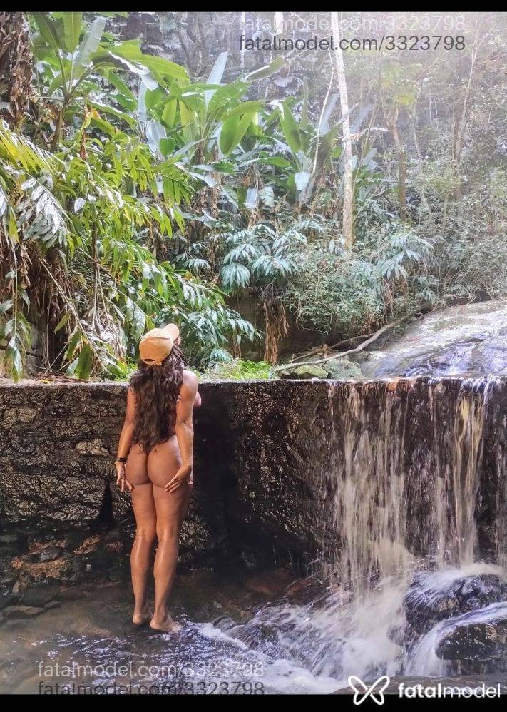 Acompanhante mulher com cabelo castanho de olhos pretos - Rafaela