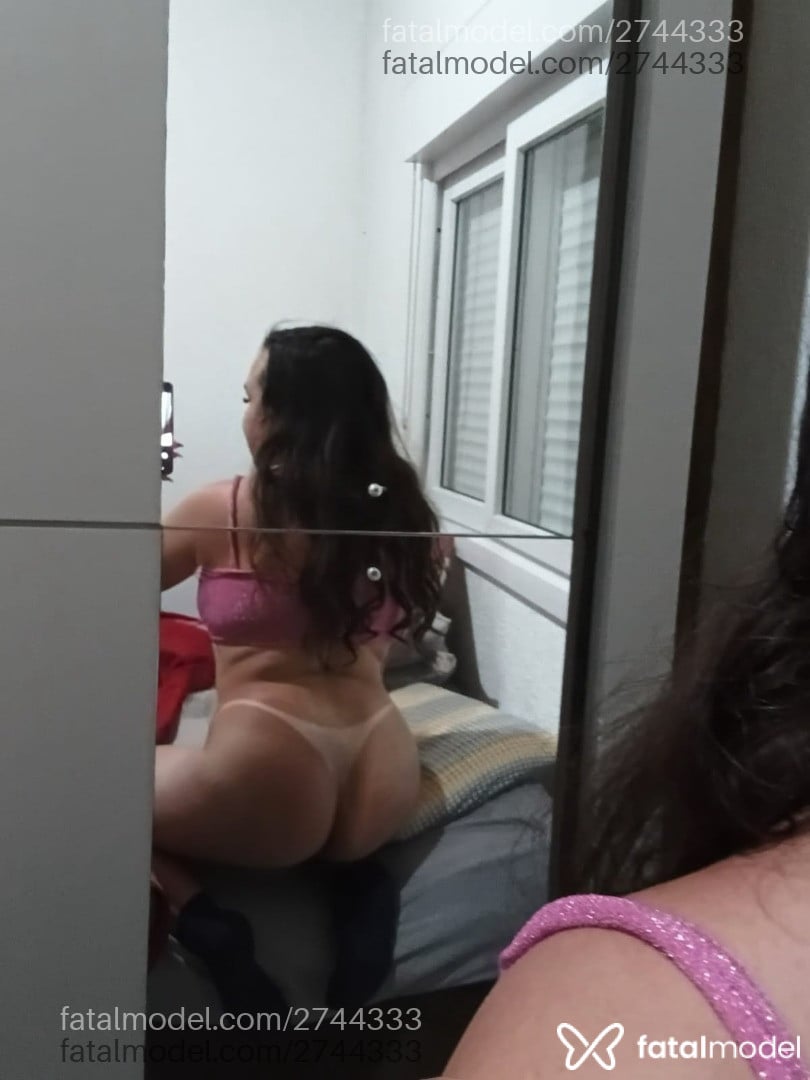 Acompanhante mulher com cabelo castanho de olhos mel - Bruna