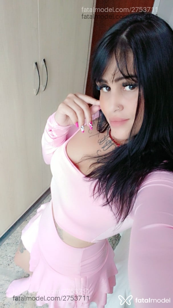 Acompanhante mulher com cabelo castanho de olhos castanhos - Mirella