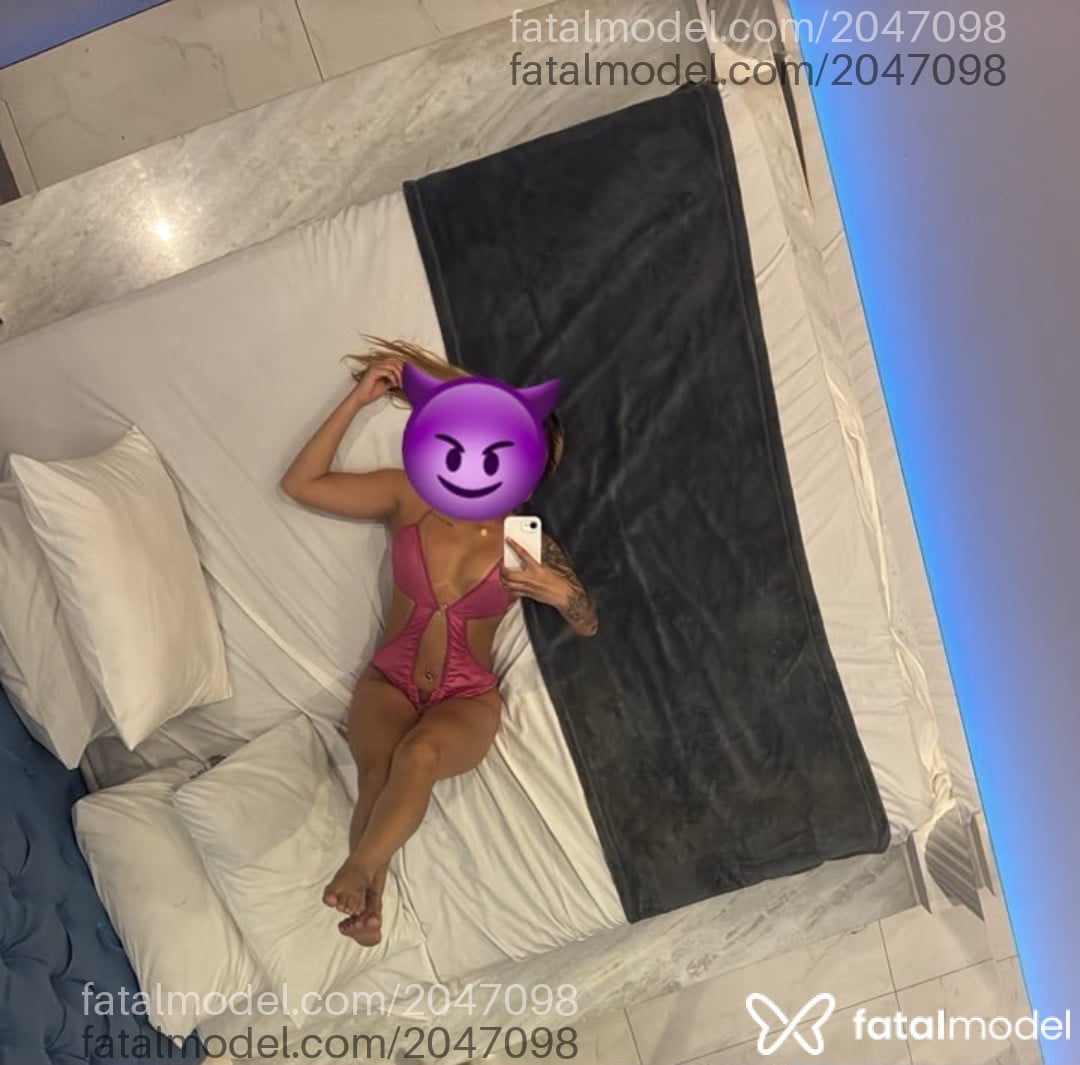 Acompanhante mulher loira (o) de olhos pretos - Isa Goulart