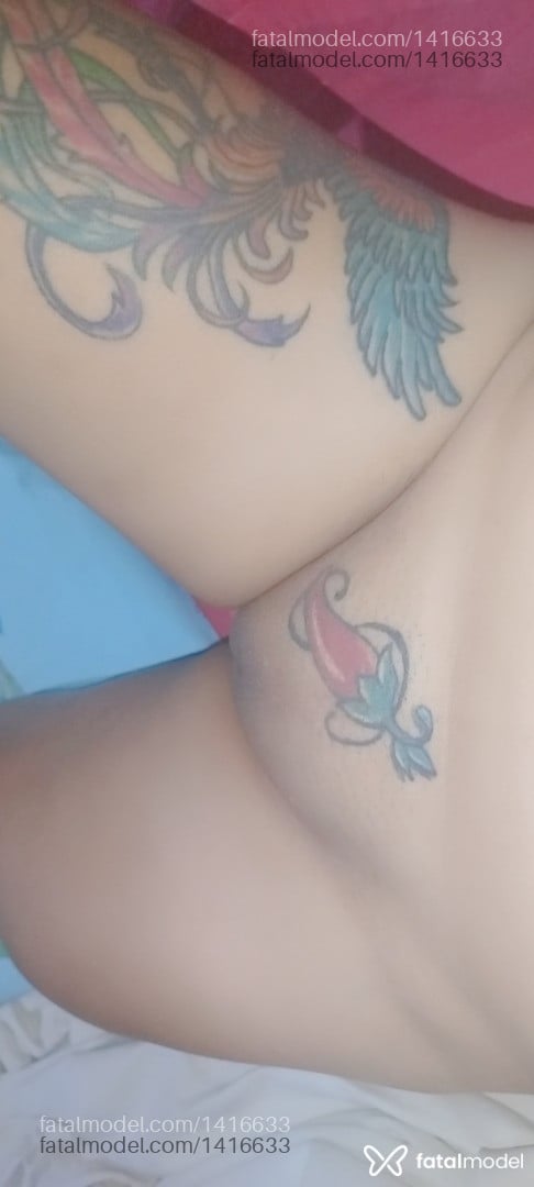 Acompanhante mulher loira (o) de olhos castanhos - Loirinta