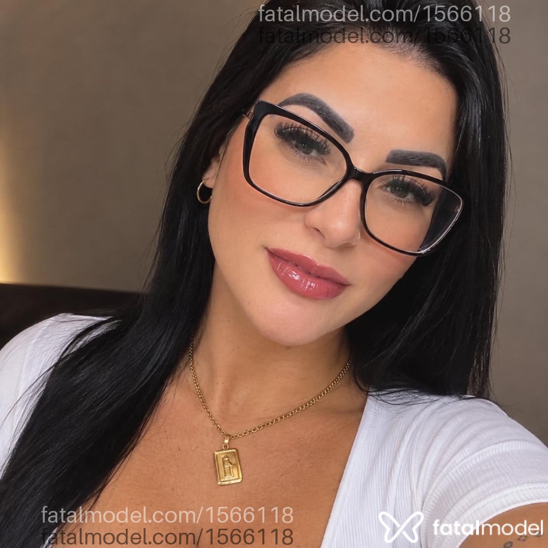 Acompanhante mulher morena (o) de olhos castanhos - Mirella Medina