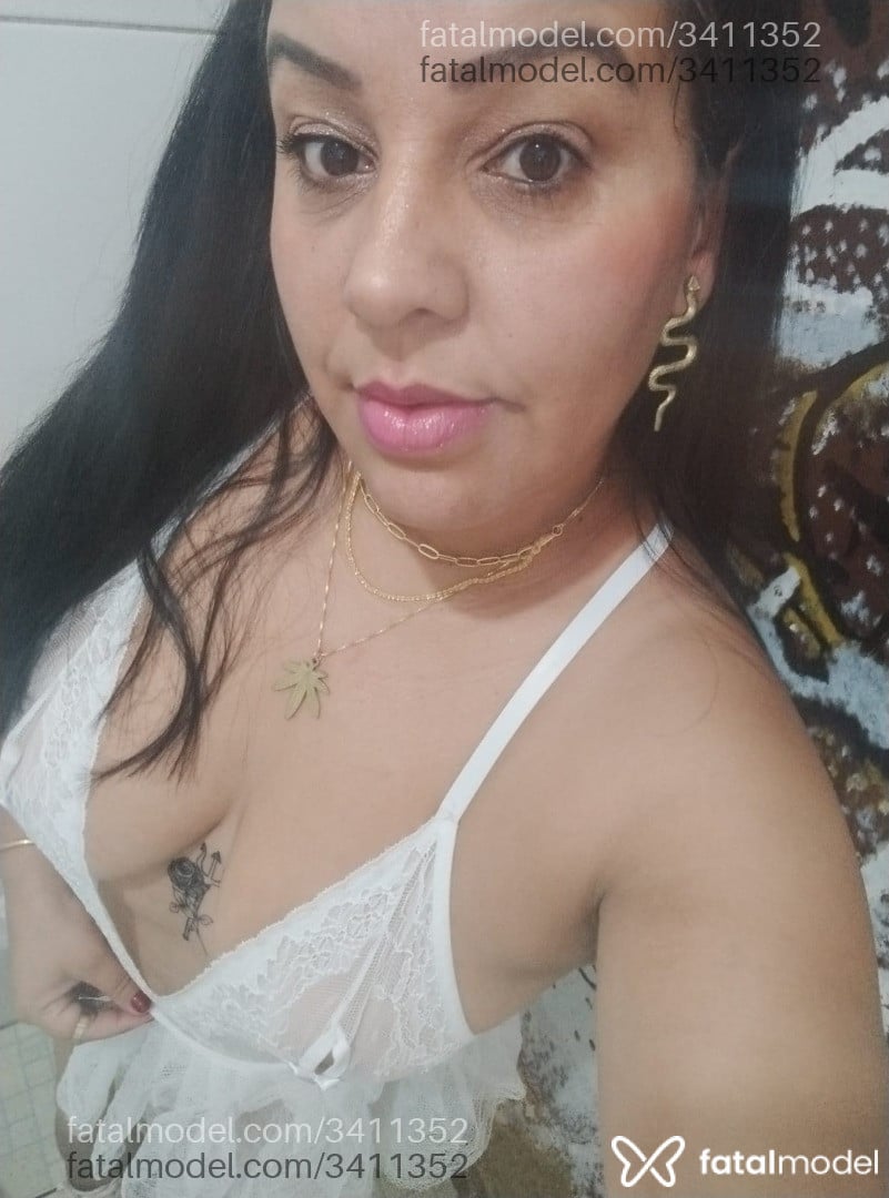 Acompanhante mulher com cabelo castanho de olhos castanhos - Zabér